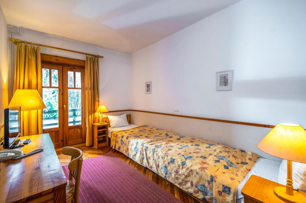 Bakony Hotel Баконьбель Экстерьер фото