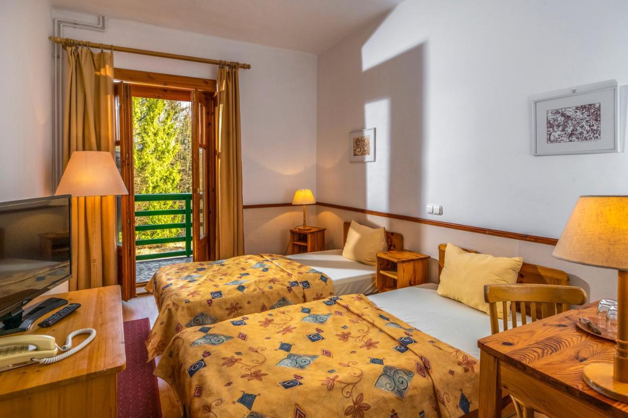 Bakony Hotel Баконьбель Экстерьер фото
