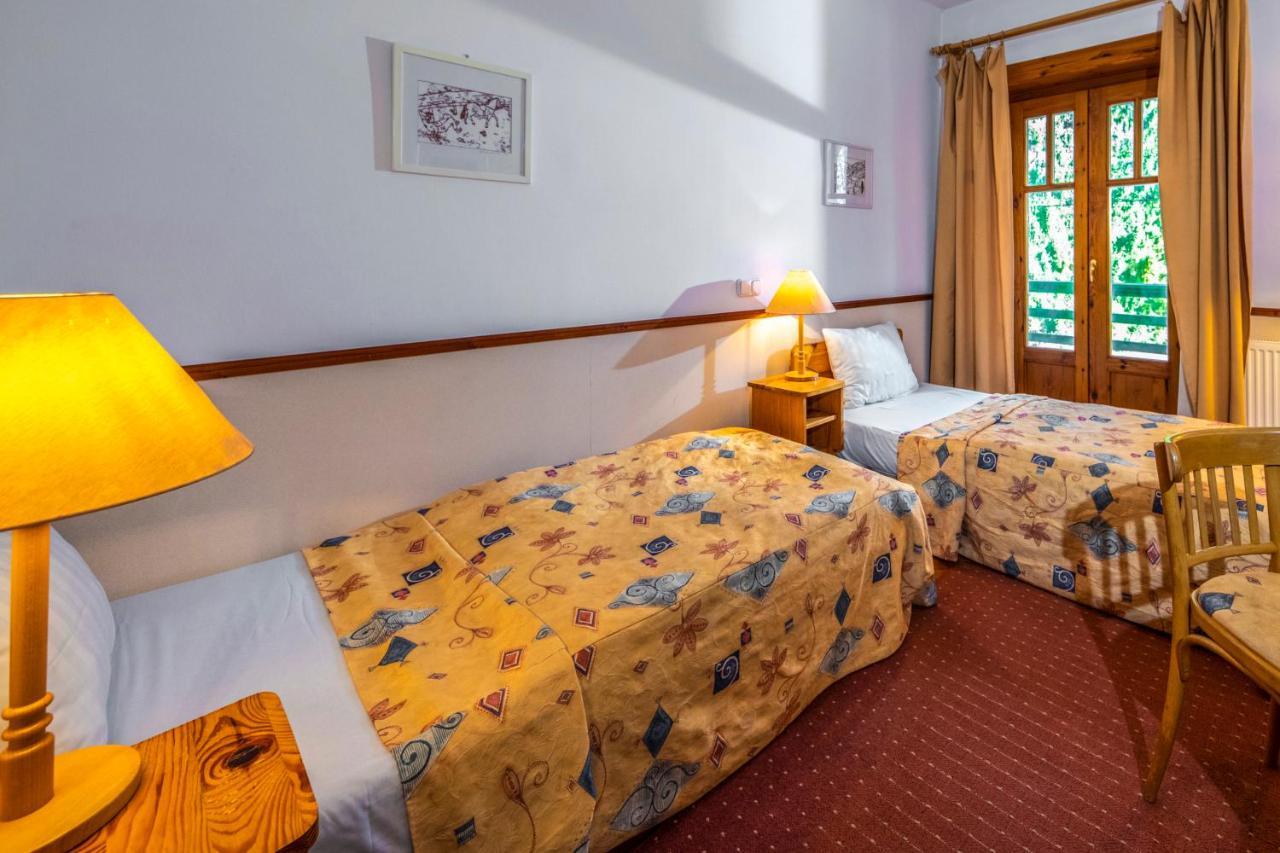 Bakony Hotel Баконьбель Экстерьер фото