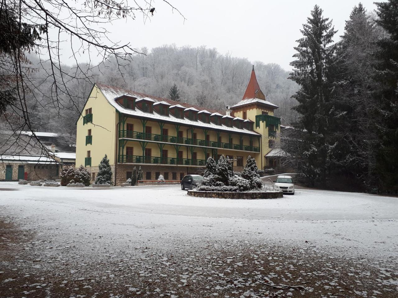 Bakony Hotel Баконьбель Экстерьер фото