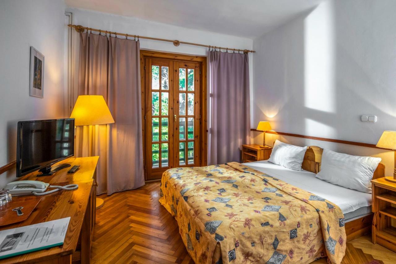 Bakony Hotel Баконьбель Экстерьер фото