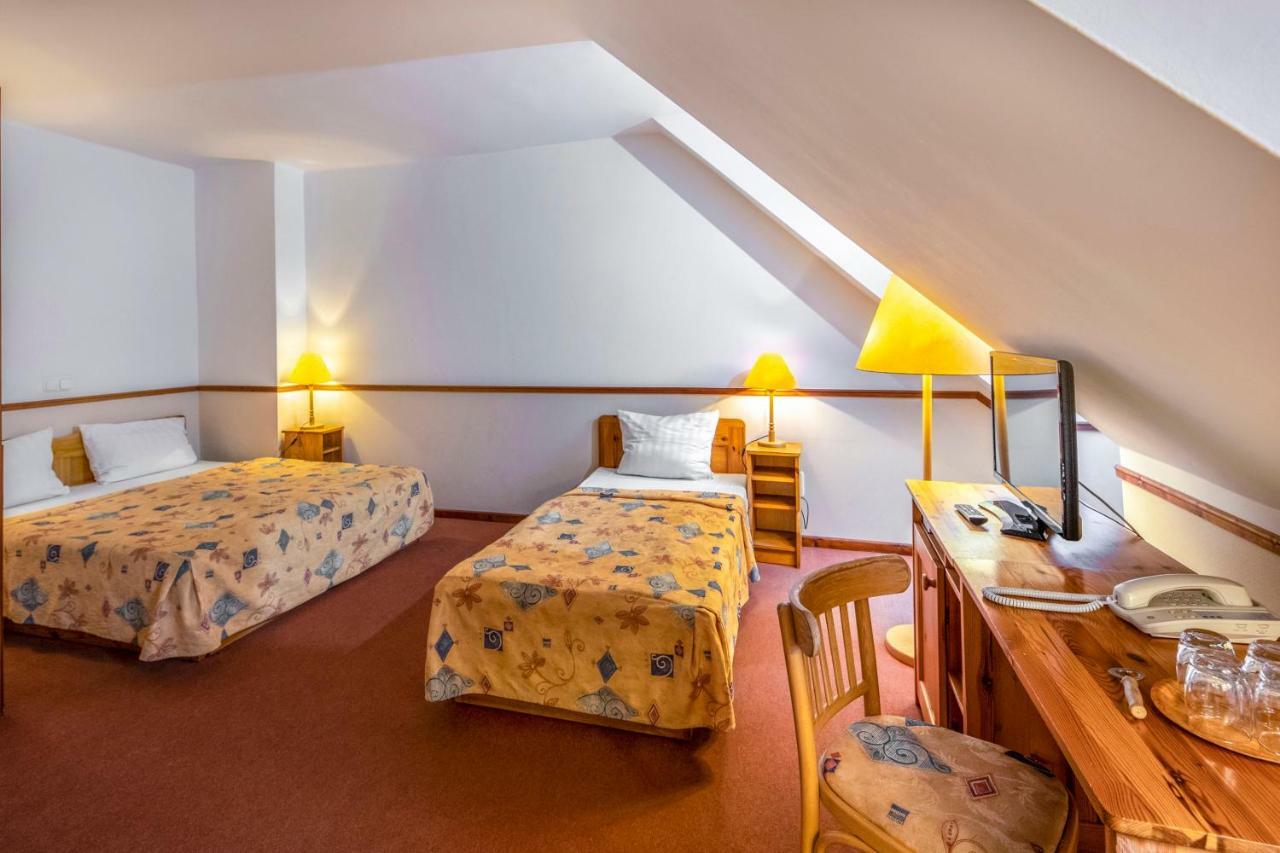 Bakony Hotel Баконьбель Экстерьер фото