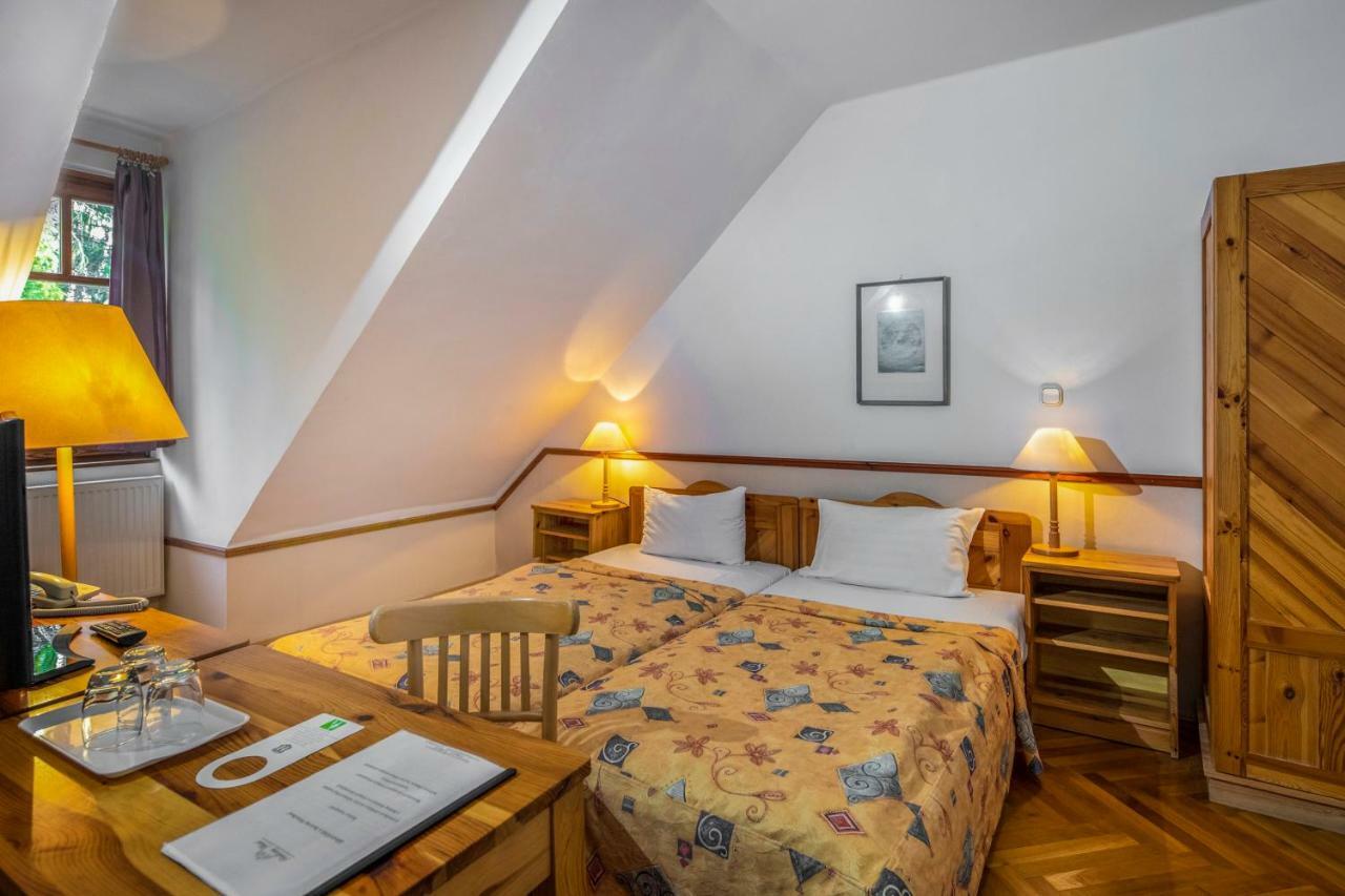Bakony Hotel Баконьбель Экстерьер фото
