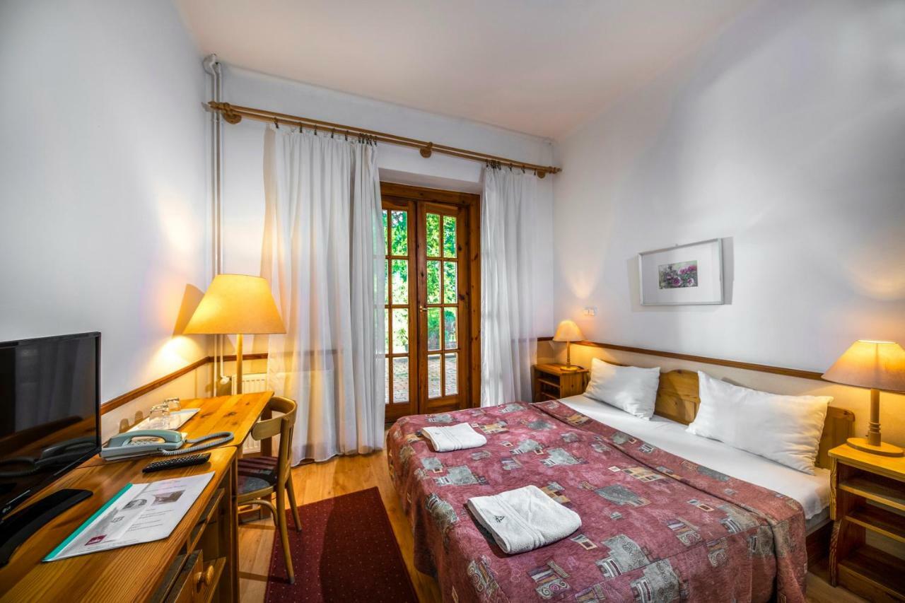 Bakony Hotel Баконьбель Экстерьер фото