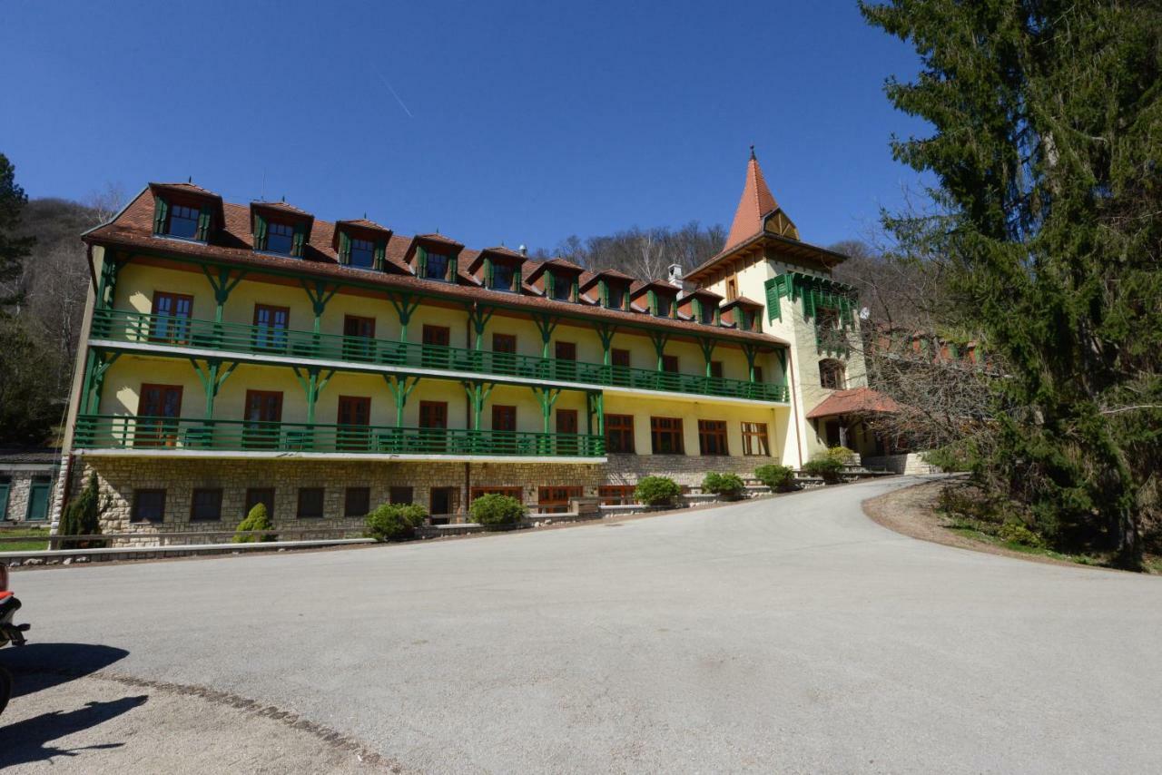 Bakony Hotel Баконьбель Экстерьер фото