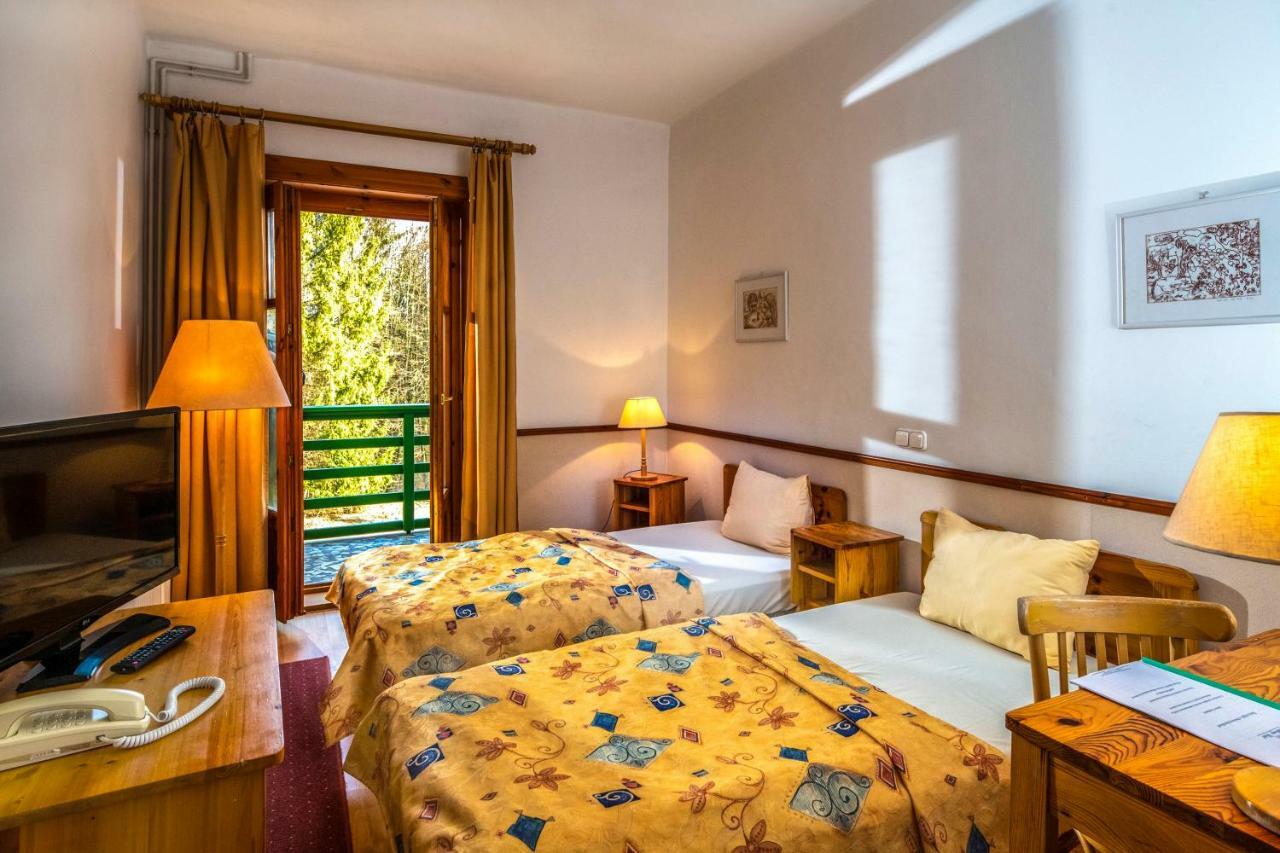 Bakony Hotel Баконьбель Экстерьер фото