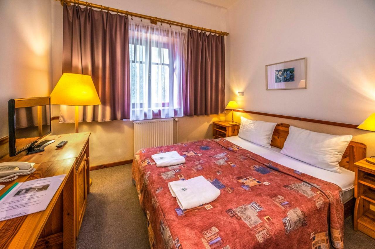 Bakony Hotel Баконьбель Экстерьер фото